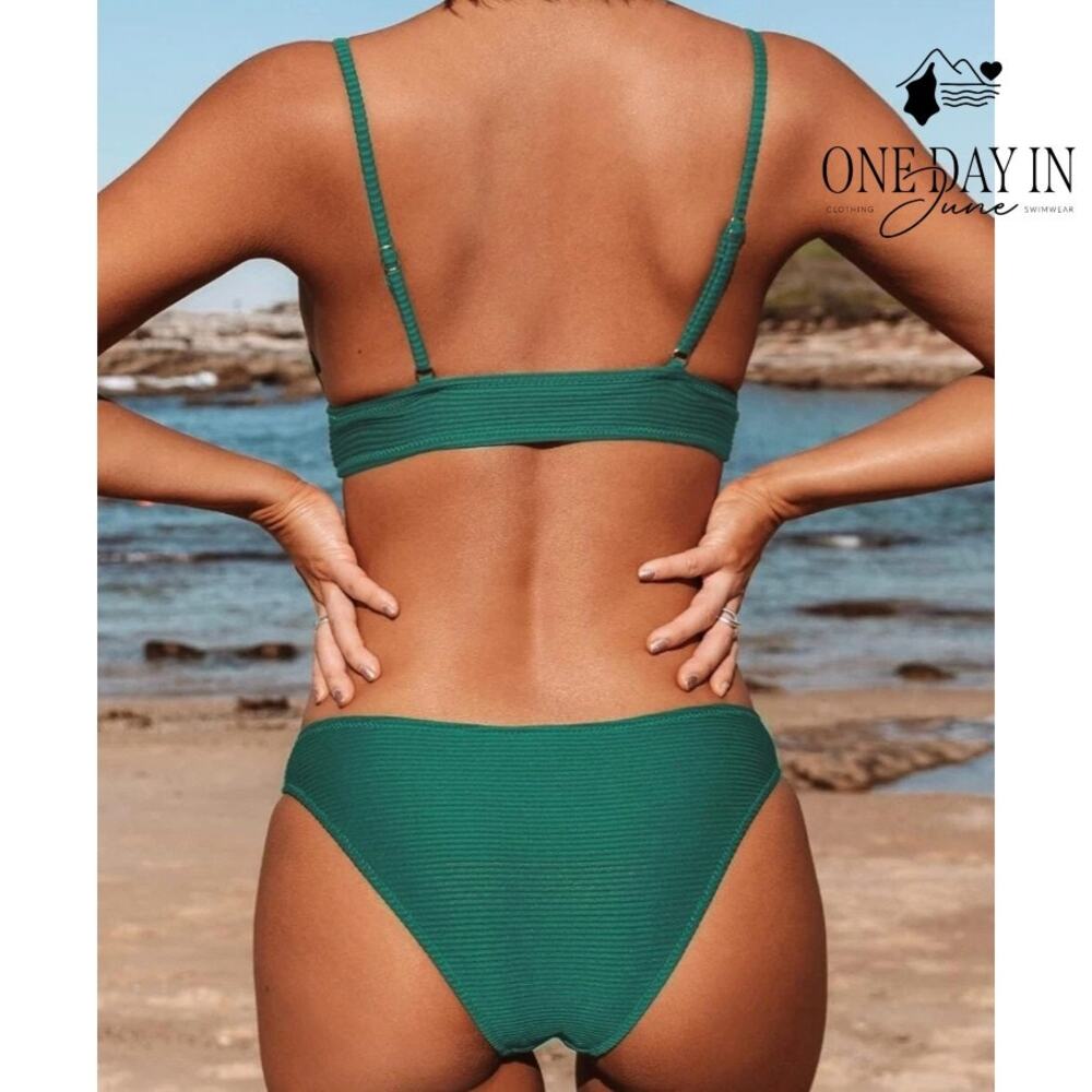 Cupshe V Neck Ribbed One Piece Swimsuit Size M - Picture 2 of 7